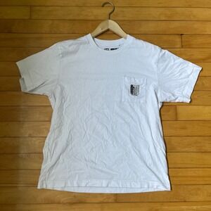 Uniqlo UT Attack on Titan Manga Graphic Pocket T-Shirt White Mens Medium